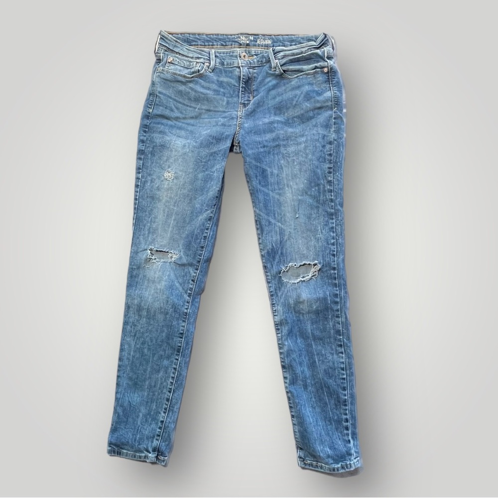 Denizen from Levi’s Low Rise Distressed Jeggings 15 - Picture 15 of 16